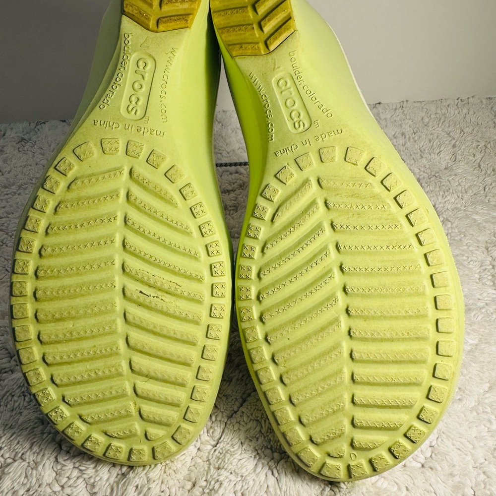 Crocs Women’s Sassari White and Lime Slide Sandals - Picture 4 of 4